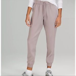 Lululemon on the fly jogger woven size 6